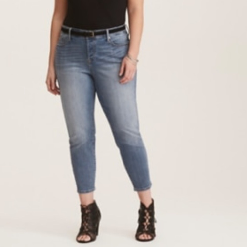 Torrid Light Washed Girlfriend Jeans Size 18R